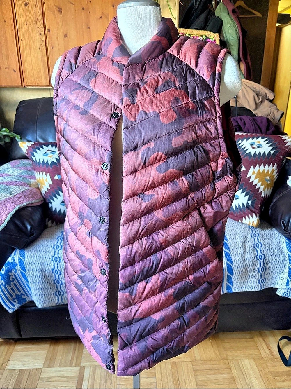Lululemon Men's Snap Down Vest in a red/terracotta camouflage (smokescreen camo)